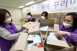 옹진군 자원봉사센터, 지역 취약계층에 행복꾸러미 전달